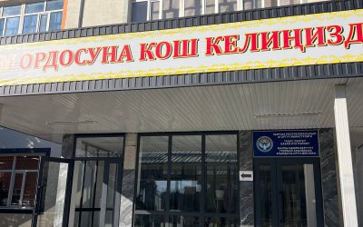 У. Акынбеков атындагы орто мектебинин материалдык базасын жакшыртуу максатында доскалар жана шкафтар алынып берилди